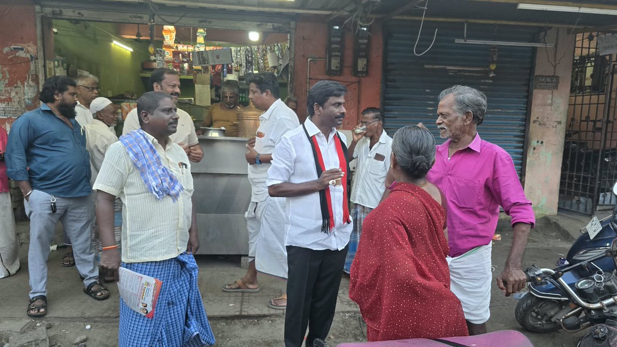 iparanthamen's tweet photo. இன்று காலை மதுராந்தகம் ரயில் நிலைய சந்திப்பில் பயணிகளிடம் வாக்கு சேகரித்தபோது.

@mkstalin @Udhaystalin @arivalayam @dmk_youthwing @DMKITwing @PEN_Offl 

#MKStalin #UdhayanidhiStalin #DMK #DMKitwing #Maduranthakam #இடைத்தேர்தல் https://t.co/thBSoCEPWy