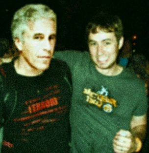 Rooterrs's tweet photo. Breaking: Microsoft has officially announced the emergency delisting and indefinite shelving of Castle Crashers across all Xbox platforms following the resurfacing of archival documentation linking Newgrounds founder Tom Fulp to Jeffrey Epstein. https://t.co/R9D8zTqzI4