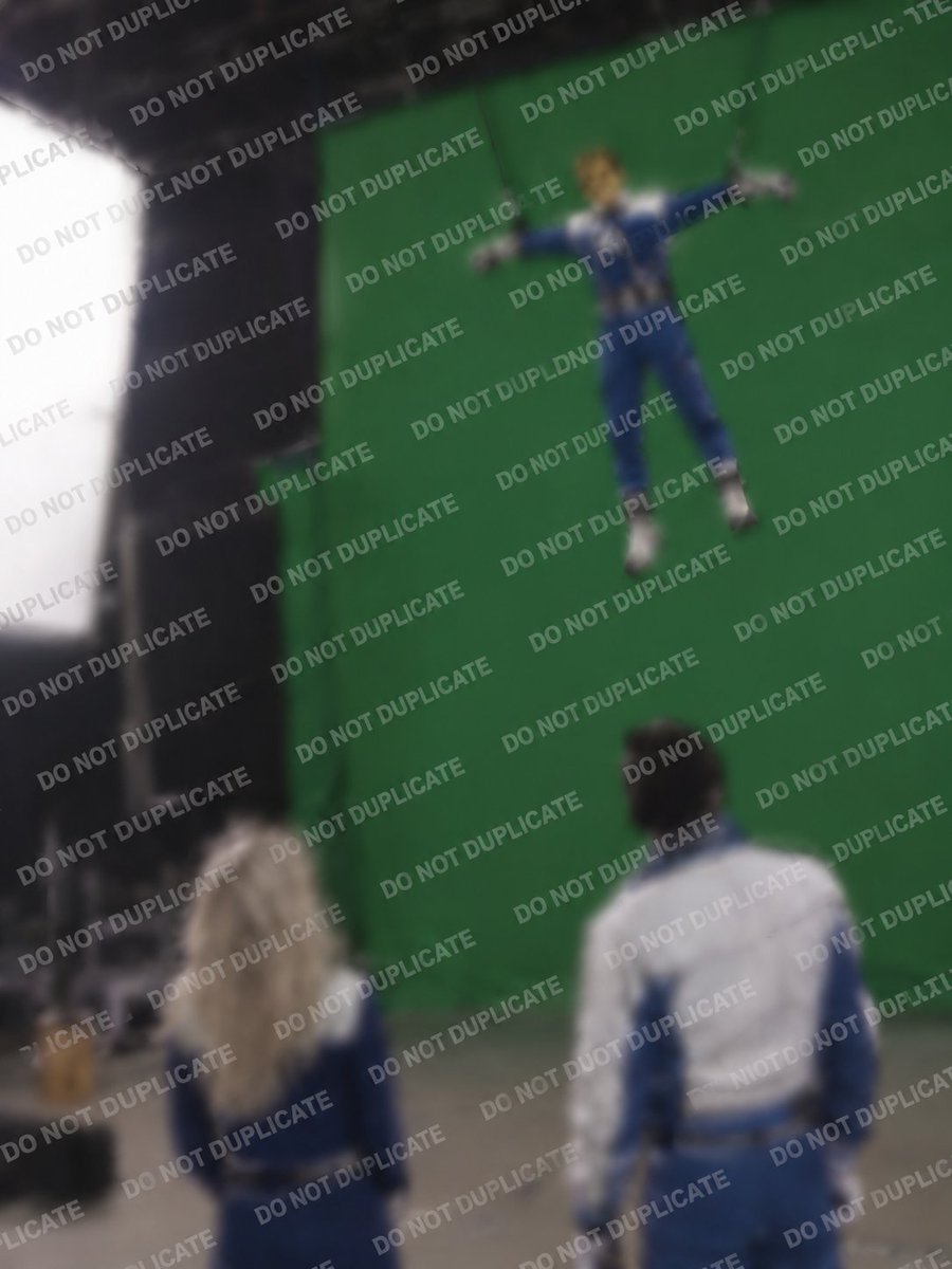 RmanAndre2's tweet photo. A leaked photo from the filming of the final scenes of Avengers: Doomsday.

This scene takes place 7 minutes before the credits roll.
In it, Sue and Reed watch as Doctor Doom turns Johnny into a living sun, just like in the Secret Wars comic.

#avengersdoomsday https://t.co/ChSor8TK0B