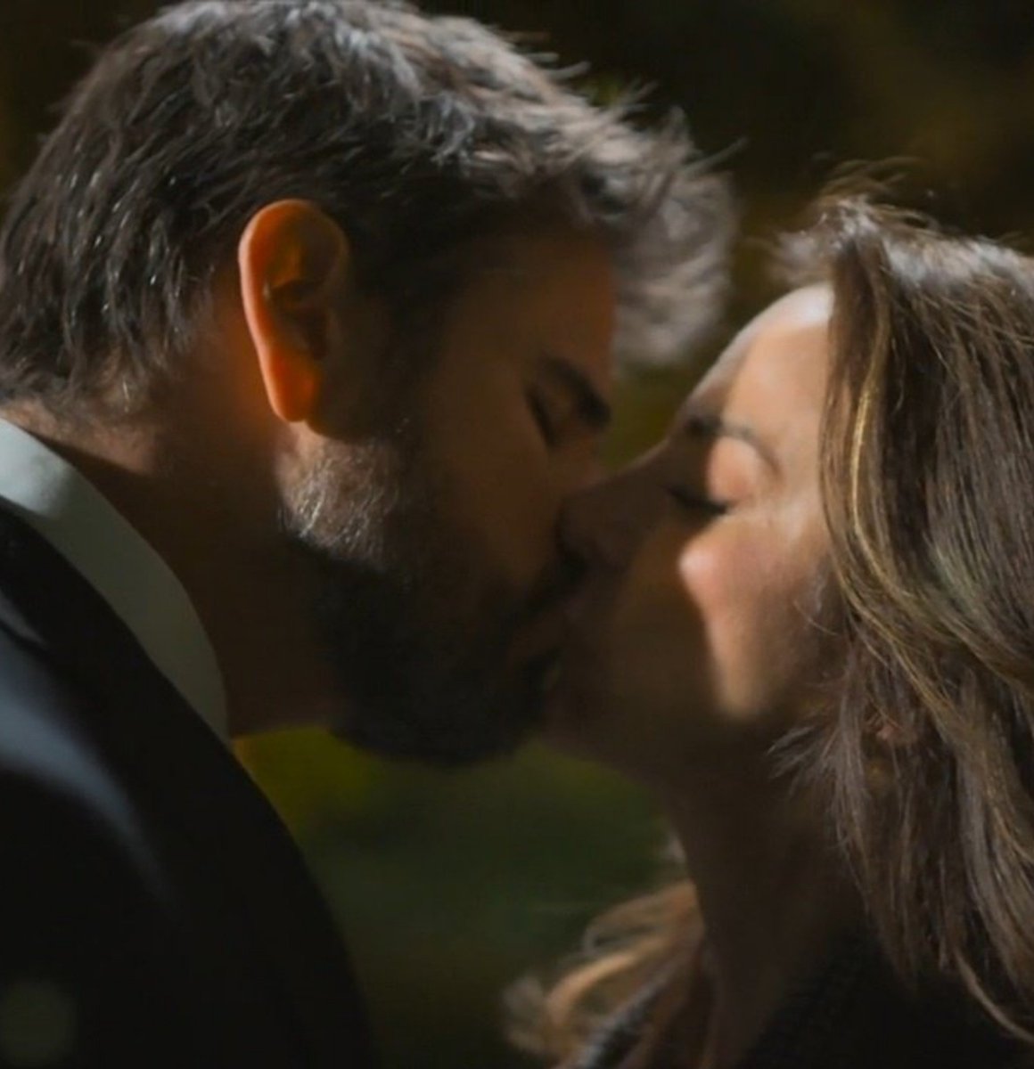 DiarioTvyNovela's tweet photo. Gavitia 😍🔥😘

Primer beso//Último beso
#GuardiánDeMiVida https://t.co/TRXvxshGxU