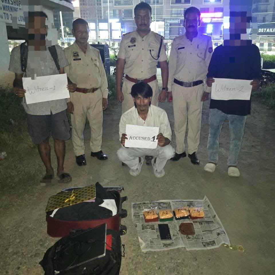 GuwahatiPol's tweet photo. An EGPD team from Basistha PS raided a hideout in Lokhra and arrested one Sidhartha Das (25) of Silapathar, Dhemaji, after he was caught with 4 soap boxes of Heroin, weighing 55 grams net. Legal action initiated.
#AssamAgainstDrugs #NashaMuktBharat https://t.co/nB7agn172K