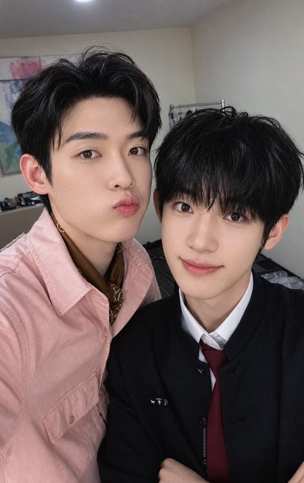 ShiRrLan's tweet photo. ‘검사의 제안’부터 파리 패션위크까지, 나란히 걷는 일을 그들은 계속해왔다.

#검제와_함께한_100일
#100DayswithTPP https://t.co/ymGFQyVeiJ