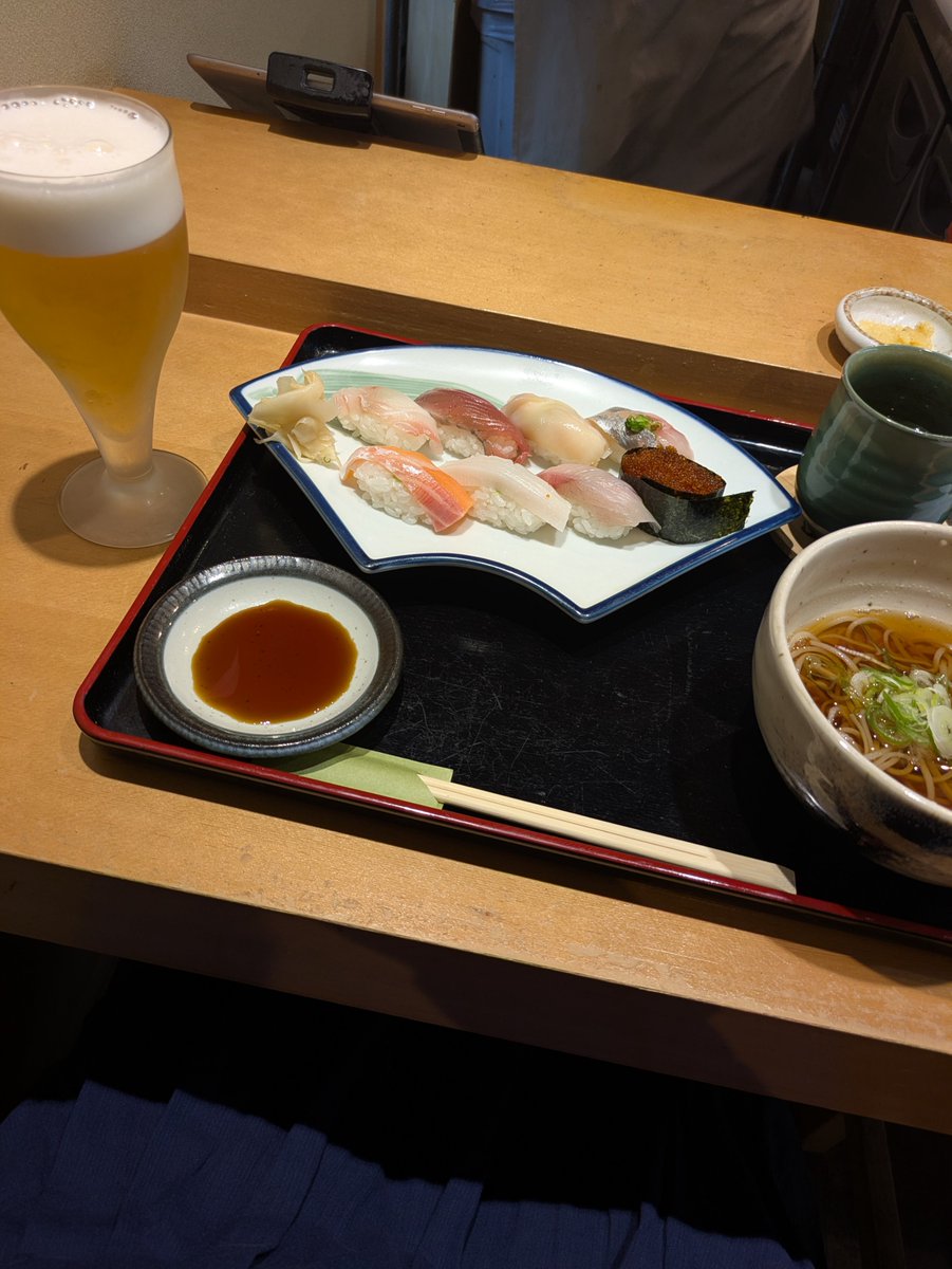 kaname2525's tweet photo. ちょい飲み手帖9軒目は琴似にあるすし処みさをに行きました。
寿司8貫、手打ちそば小盛＋ビール１杯で1,200円です。
お寿司食べながらビールを飲む土曜の昼は最高すぎるし、琴似にこんなに美味しい寿司屋があったのか❗と衝撃を受けました✨ここはお勧めです🎶
#ちょい飲み手帖　#すし処みさを https://t.co/hhVJQ5pqef