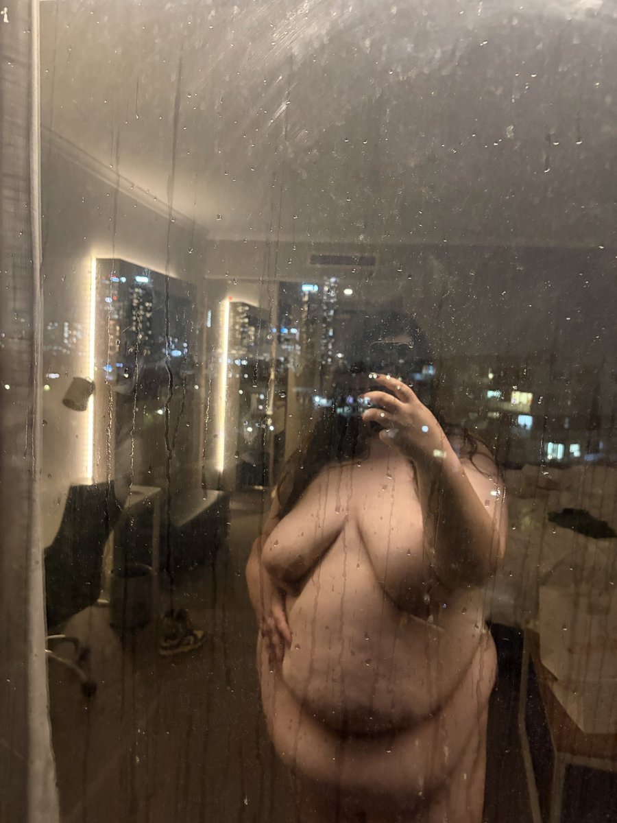 abcirce01's tweet photo. Quite the view from my hotel room 

#bbw #ssbbw #nude #flash #tits #boobs #syd #sydney #aussie #fetish #feedme #feedee #feeder #feederism #hungry https://t.co/iFhVraW71i