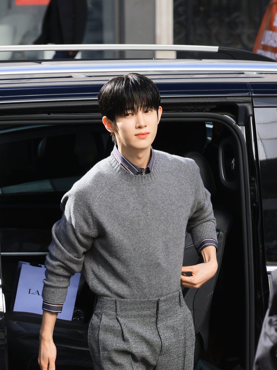 soso_note1's tweet photo. 완벽한 
가을남자 박시우 🍂🍂

PARK SIWOO AT LANVIN PFWSS27 
#PARKSIWOOxLANVIN 
#LANVINPFWSS27 
#PARKSIWOO https://t.co/IdKhYTuHN5