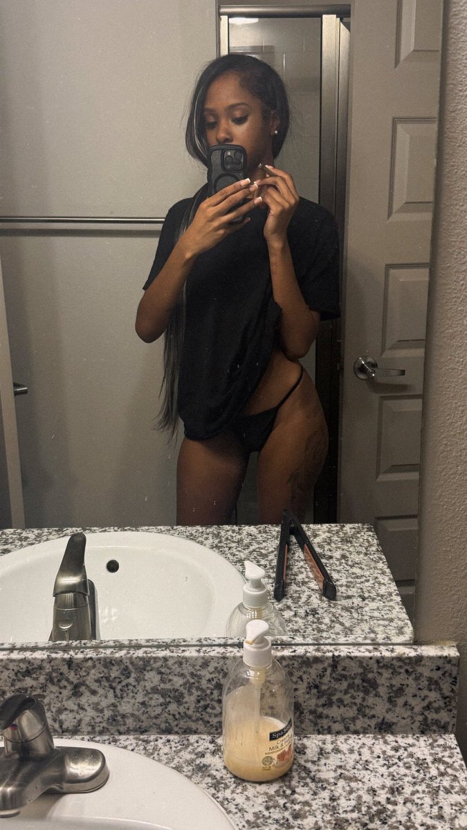 5starfreakness's tweet photo. don’t be shy to ask for custom content $$  #ebony #houston https://t.co/rfaeIolAOK