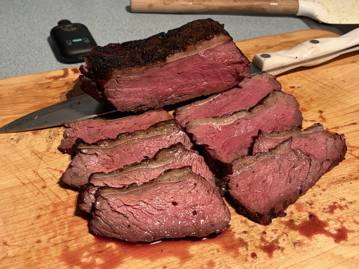 jay_ryewhiskey's tweet photo. Picanha cooked on a Weber kettle https://t.co/9IZhMMPCSd