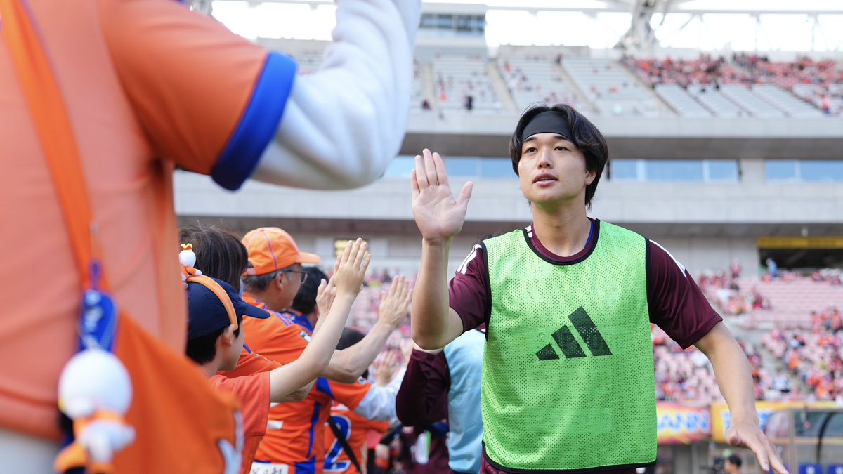 albirex_pr's tweet photo. 🧡🦢💙

キックオフまであと1️⃣5️⃣分⏰
⚽️PICK UP PLAYER⚽️ #大澤朋也 選手

結果を出して自分の存在を示したいと話す大澤選手‼️
ついにビッグスワン🏟️デビューです🌟
大歓声を力に変えて、新潟の未来を切り拓け🔥

🧡🦢💙

#DAZN➡️https://t.co/QxBbnHqsfk
📺TeNYで中継

#albirex #アルビレックス新潟 https://t.co/j5pehf8dX0