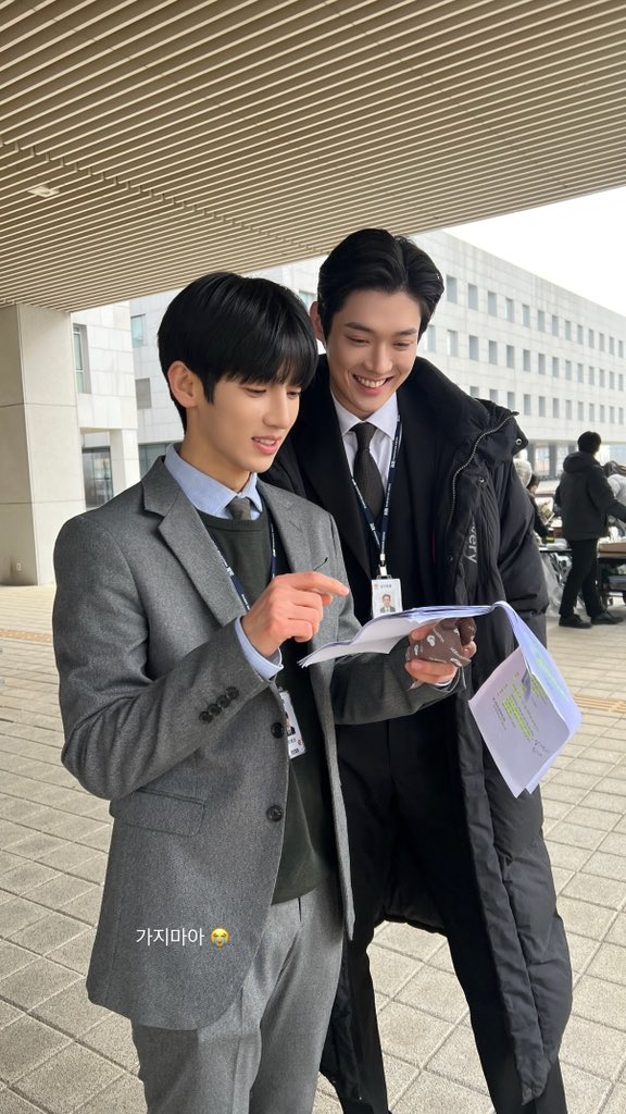 Lysiwoo's tweet photo. 100일이라는 시간 동안 검사의 제안과 함께했습니다. 이야기 속 긴장감과 따뜻한 순간들이 마음에 깊게 새겨졌어요. 좋은 연기를 보여줘서 고맙고, 늘 응원하겠습니다.

#검제_윤식시우와_함께한_100일
#100DaysTPPwithYOONSIKSIWOO https://t.co/fnscWCfkZd