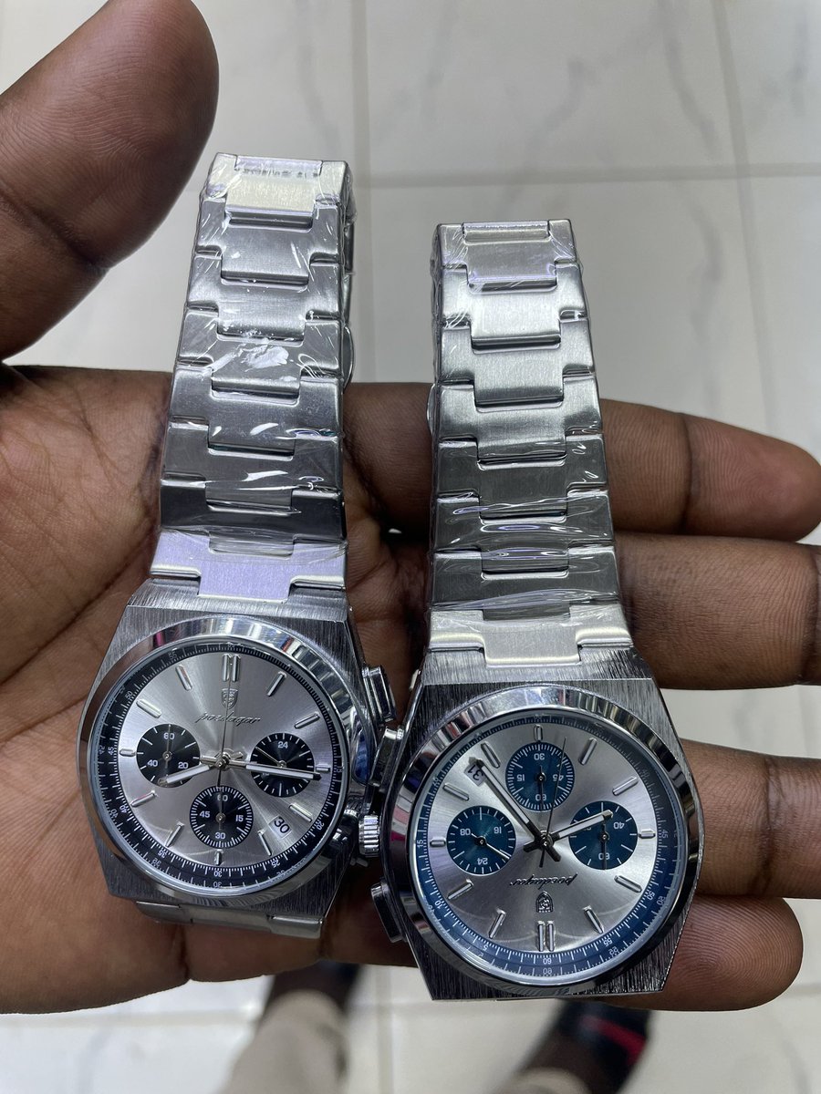 assther2's tweet photo. J’ai récemment eu un arrivage des montres pour ceux qui sont intéressés pour juste vous montrer ça 🙏🏾 https://t.co/6BRhPXpGXu