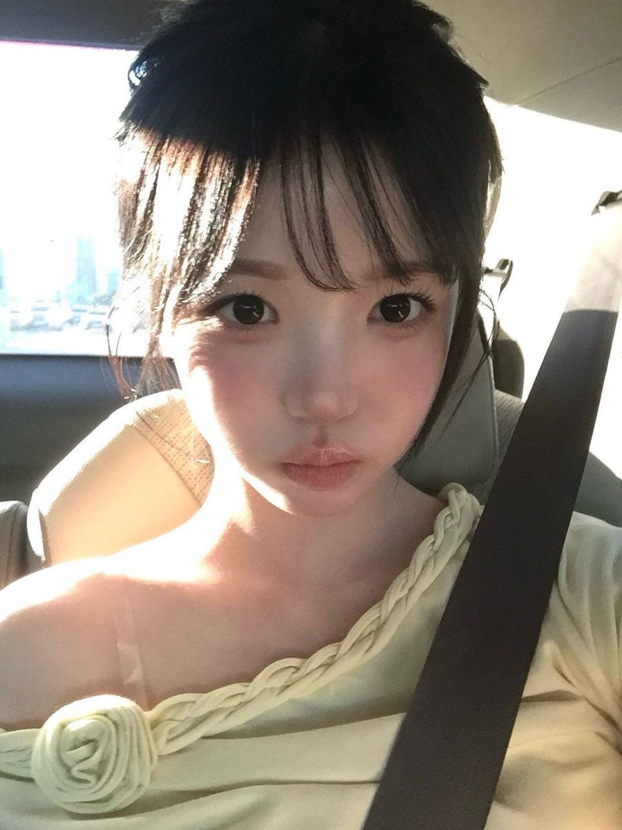 pupzei's tweet photo. 261003 코스모톡 #김채원 https://t.co/n09GQ3X5qA