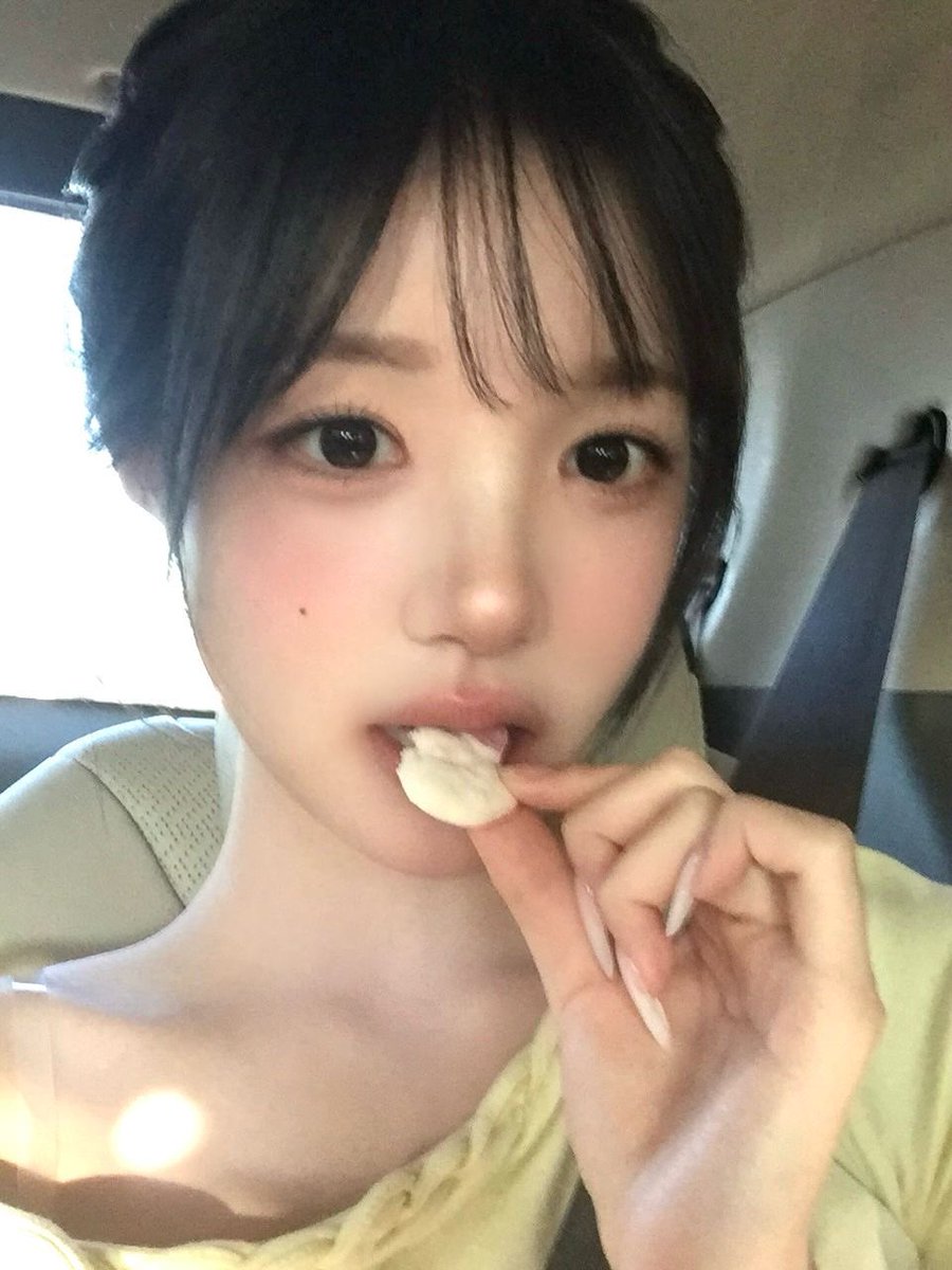 pupzei's tweet photo. 261003 코스모톡 #김채원 https://t.co/n09GQ3X5qA