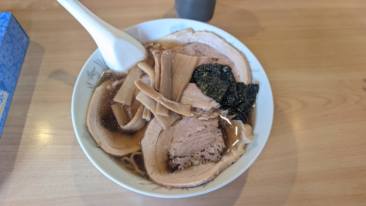 ykarasu's tweet photo. 薄味で喉が乾かない醤油ラーメン
なのに、深い味が合って美味い😋 https://t.co/79quSE6sMw