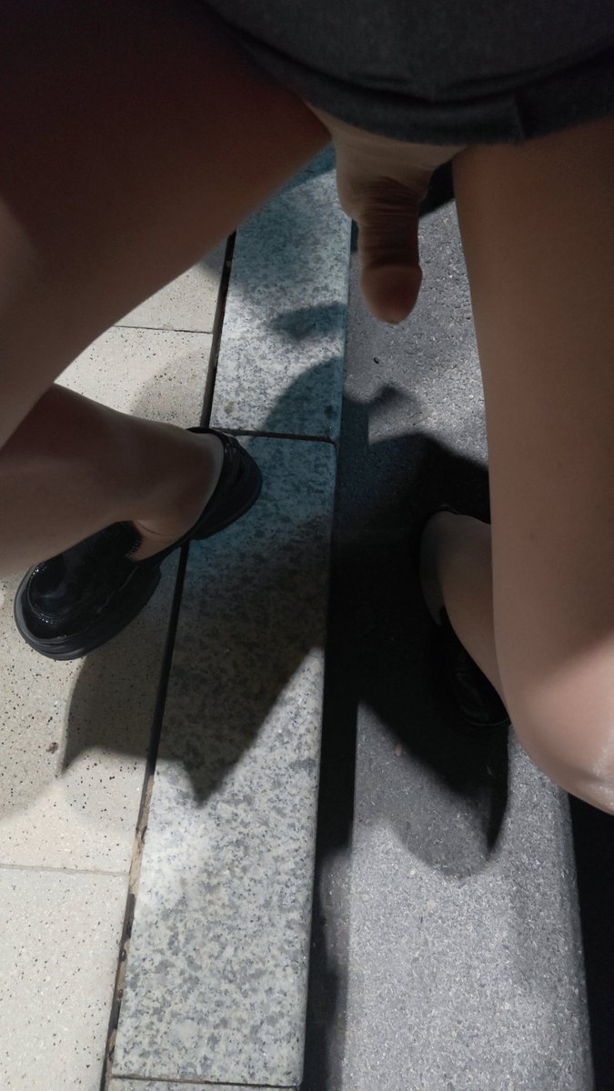 aifutazi's tweet photo. 周六看看腿 顺风又顺水 #男娘 #伪娘 #御姐 #femboy #jk #丝袜 #肉丝 #黑丝 #丝袜jj #小皮鞋 #汉服 #汉服鞋 #白丝 #女装 #JK #男の娘 #伪娘露出 #伪街 https://t.co/iIus5b922f