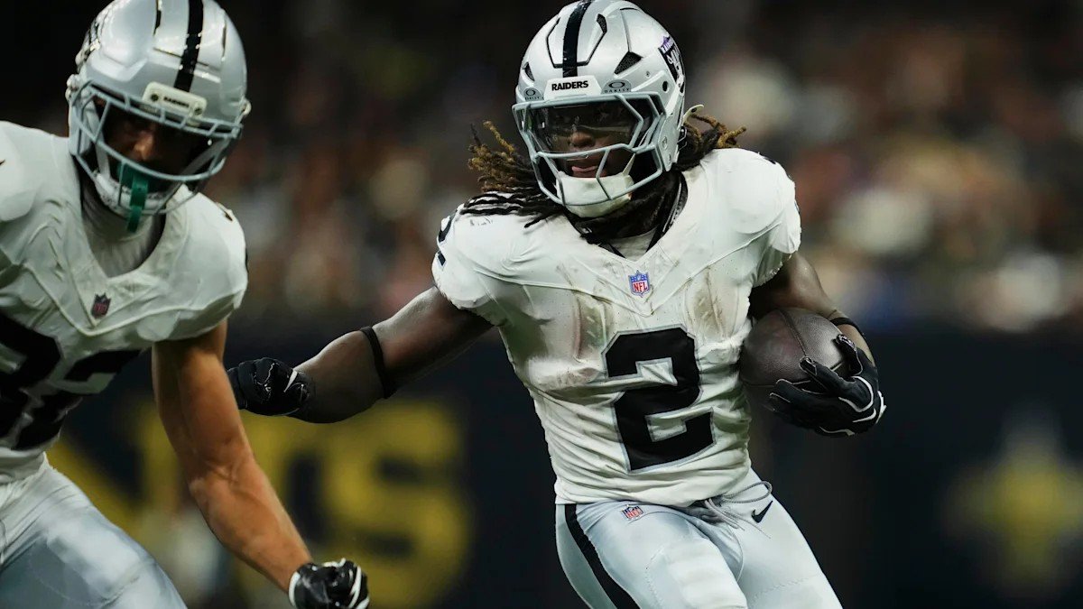 FAmmiranteTFJ's tweet photo. Ashton Jeanty UNDER 59.5 RUSHING YARDS -125
(Win 1u at theScore Bet)

I think Jeanty is playing hurt. That's why he's been so inefficient in the last two games.

I bet we see another inefficient game vs the Chiefs (5th in Rush Success Rate) https://t.co/IG4qFM4u2V