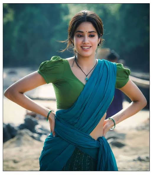 ursmanojdhfm's tweet photo. Orey em edits ra avi inka social media lo family pics kaani,ammailu  aite valla photos pettadam aapestar edit chesinavaadu dorukutadu source through 🙏😭 sick ra e mentality 
#Saynotoaipornography  #Chuttamalle https://t.co/MfYIUud4sp