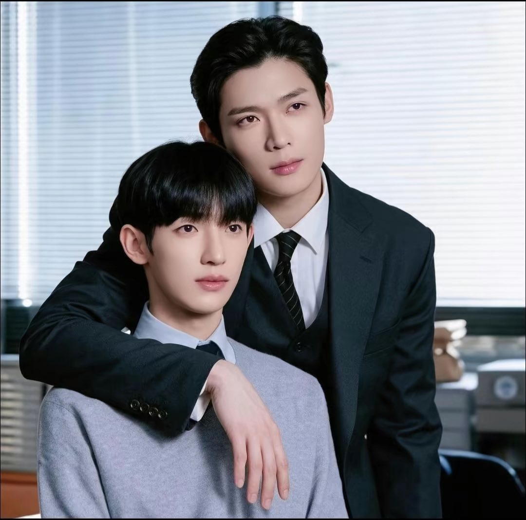 Aacointzx99's tweet photo. 步履不停，我们很快走到了100天的纪念日
발걸음을 멈추지 않고 어느새 100일 기념일에 도착했어요

但我们的故事不会结束！
하지만 우리의 이야기는 끝나지 않아!

允植时宇，以后也一起走下去吧！
윤식아 시우야, 앞으로도 함께 나아��자!

#검제와_함께한_100일
#100DayswithTPP https://t.co/OALnXLVfHz