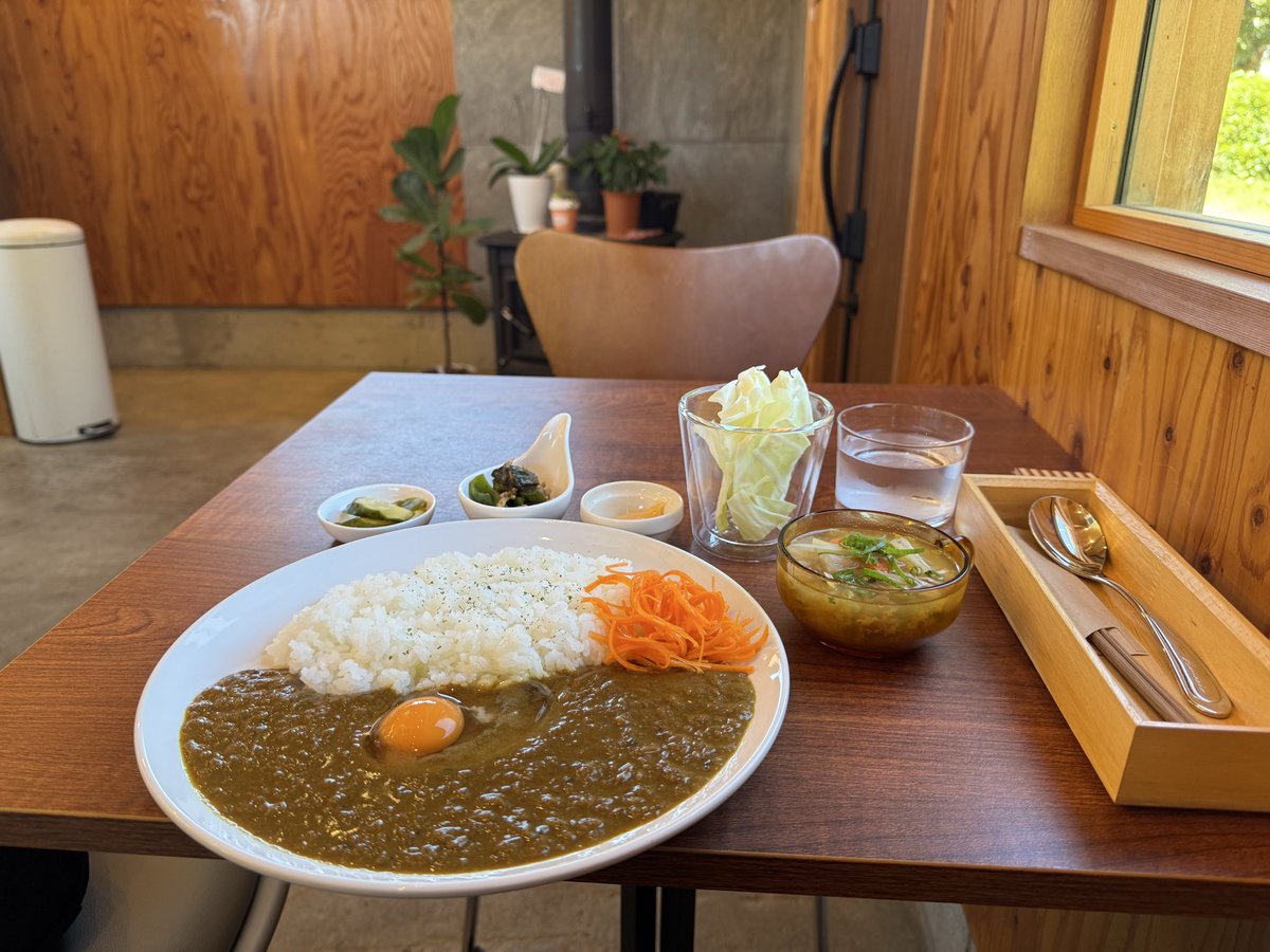 883R's tweet photo. 久しぶりに気持ち良い秋空を、バイクで駆けてます
お昼は、亥の子カフェのレストラン！ https://t.co/3miVSbbVAi