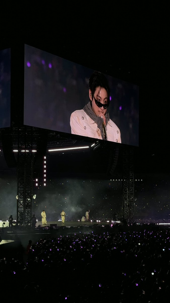 koogllry's tweet photo. y yo cuando voy a superar el mejor concierto de mi vida? nunca seré tan feliz como hoy te amo tanto bts https://t.co/neZk8O7BKY