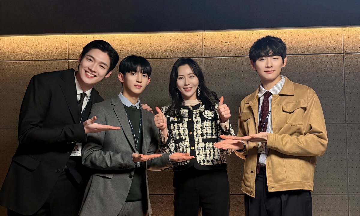 Lysiwoo's tweet photo. 100일 동안 검사의 제안과 함께하며, 사건 뒤의 상처와 이야기를 함께 마주했습니다. 쉽지 않은 현실 속에서도 자신의 신념을 지키려 했던 모습이 큰 울림을 주었어요.

#검제와_함께한_100일
#100DayswithTPP https://t.co/r9BSldrU2S