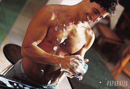 roboreborn's tweet photo. Leonardo Brício para o site "Paparazzo" da Globo em 2012 😍 https://t.co/XBmpKbwXez