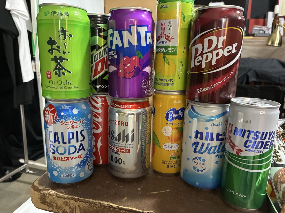 tajimas_0909's tweet photo. 【ドリンク販売】

受付横にてドリンクを販売中です！

今回アルコール提供は無いのですが、1本200円とお求めになりやすい価格となっています🥤
ノンアルコールビールもあるぞ！

 #たじます https://t.co/iASDDsSV34