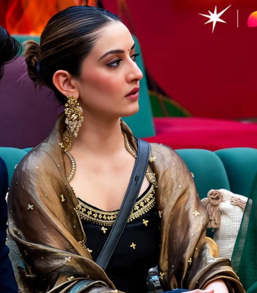 thak11640's tweet photo. Her wkv look ❤️she looks so pretty 😍 
#UditiSingh #BiggBoss20 https://t.co/MMRWQKjnXc
