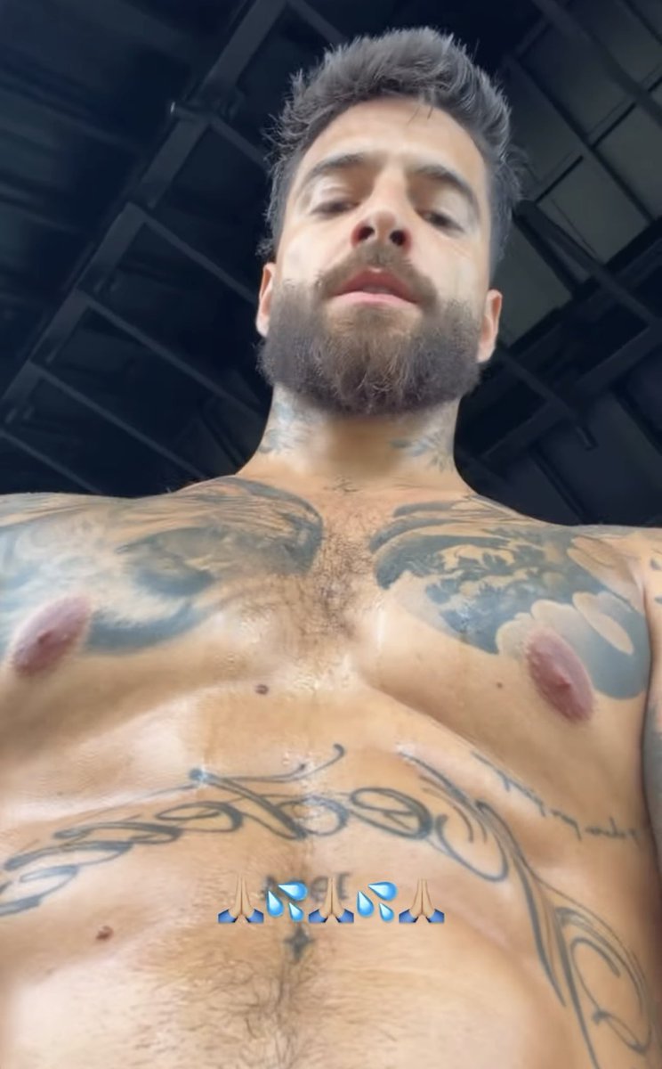 PopTingz's tweet photo. Maluma shares new shirtless video. https://t.co/xRxXksfUrT