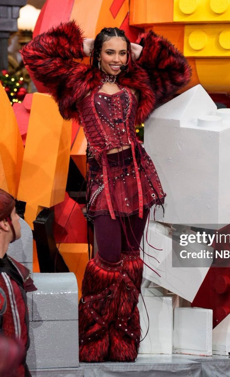 Alicentc1909's tweet photo. #descendants I always pictured Red from *Descendants: The Rise of Red* wearing this outfit Kylie wore to that event; she looks great in it. https://t.co/H64WqH6CH6