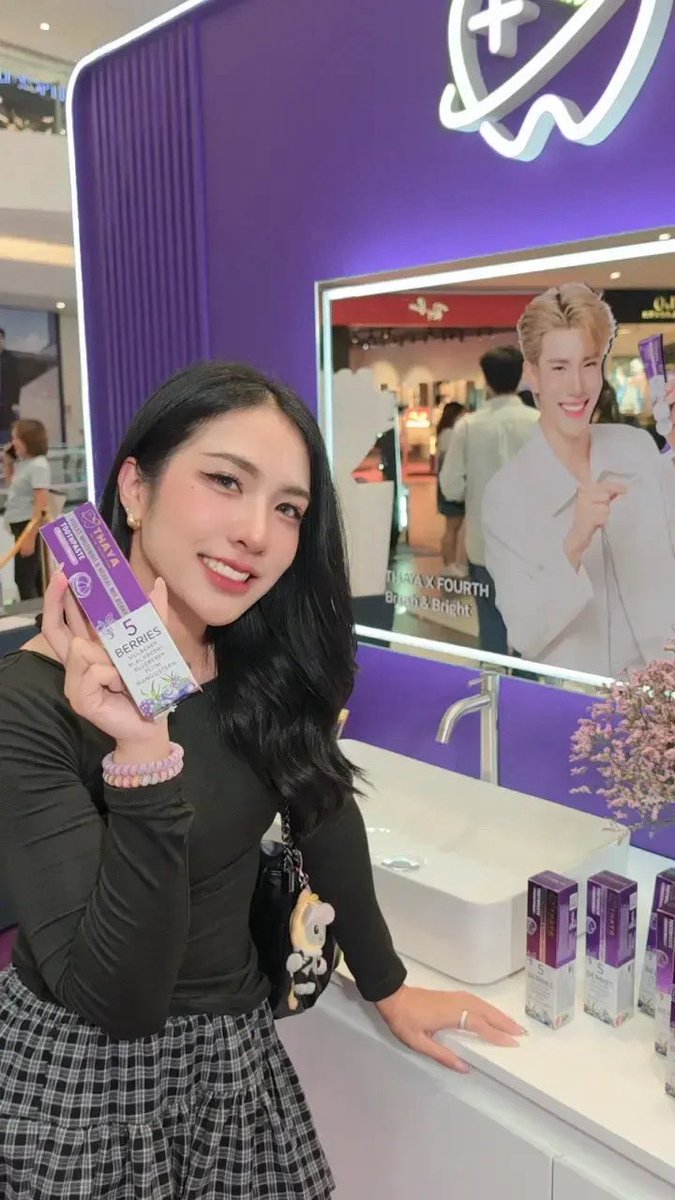 sunsoulmate's tweet photo. มาเล่นกิจกรรมกับพี่ Thaya #ThayaxFourth #BrushandBright #ยิ่งใกล้ยิ่งกล้ายิ้ม https://t.co/YWkrSQN24Z