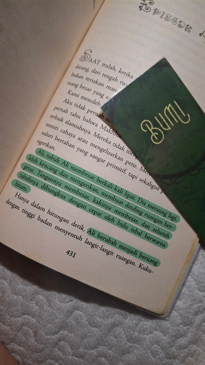 bqs_zaa's tweet photo. 📚Currently Reading—Reread
. ݁₊ ⊹ . ݁ BUMI ݁ . ⊹ ₊ ݁.
✧ by Tereliye 🌍
✧ Fantasy, Action, and Adventure
✧ 440 Page 📖
. ݁₊ ⊹ . ݁ ⟡ ݁ . ⊹ ₊ ݁.
#Tereliye #booktwt #bookpost #currentread #BumiSeries https://t.co/UJy6yTWVWg