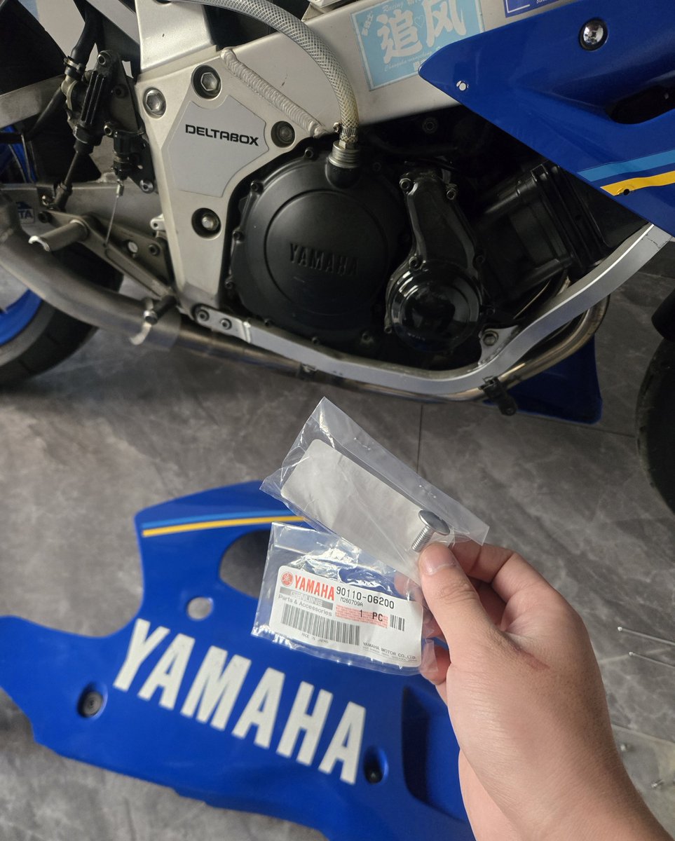 FZ_PHAZER's tweet photo. 左侧的外壳似乎很难找到了？🤔
#fzr400 
#ゴロワーズ https://t.co/plVaW9969k