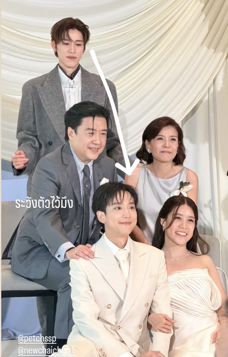 babybabiespp's tweet photo. เพื่อนพี่นิวถ่ายรูปครอบครัวซีนพีพีมองพี่เขย ละแคปชัน ระวังตัวไว้มึง กุตาย 6555555565555566556655666555666 https://t.co/zkBj5O006v