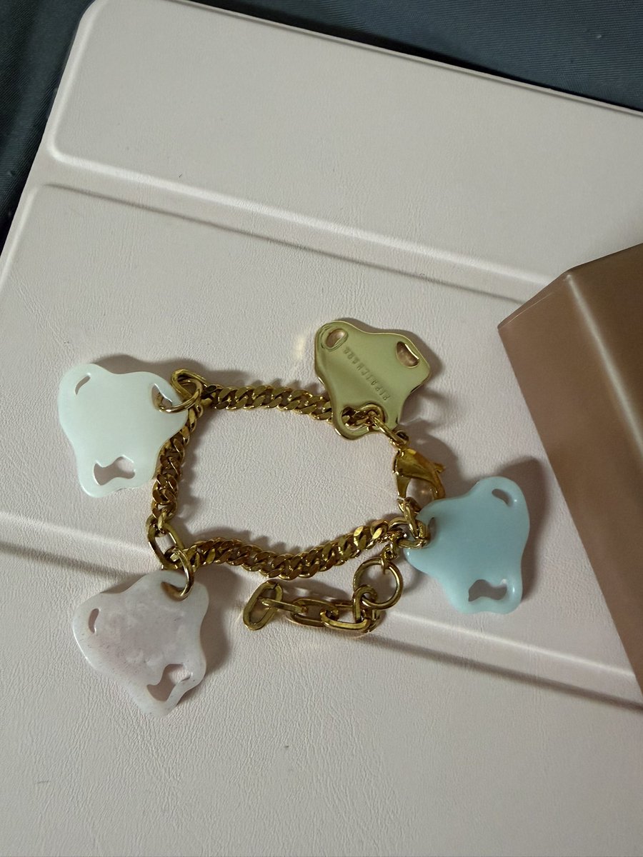 cartoonms_'s tweet photo. ส่งต่อกำไล pipatchara  1,900 ฿ รวมส่งนะคะ ไม่ค่อยได้ใส่นะคะใส่ไป2 ครั้งค่ะ 🤩 🎀
( form 2,490 )  ขอดูภาพเพิ่มเติมได้ค่า สีน้องน่ารักมาก 

#pipatcharaส่งต่อ #pipatchara #ส่งต่อpipatchara #พร้อมส่ง https://t.co/TrXjYYCtNq