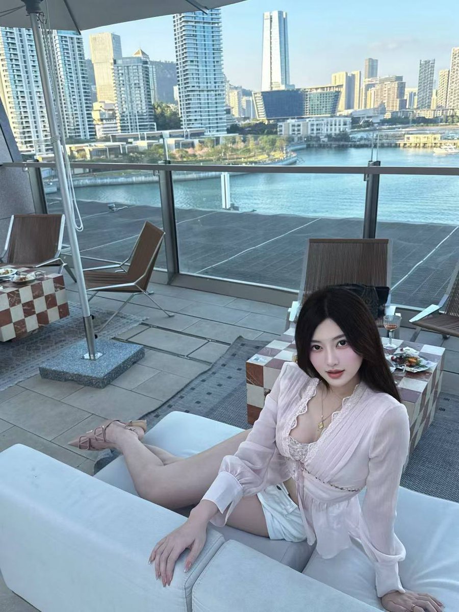 wizeonetweetin's tweet photo. 南湾街道
#龙岗
#深圳
👉助理@reemy554i
老师011
看上了请截图妹子和排号便客服快速安排
不发生点烂事，永远看不清身边人的模样。 https://t.co/LLJJF0NQrX