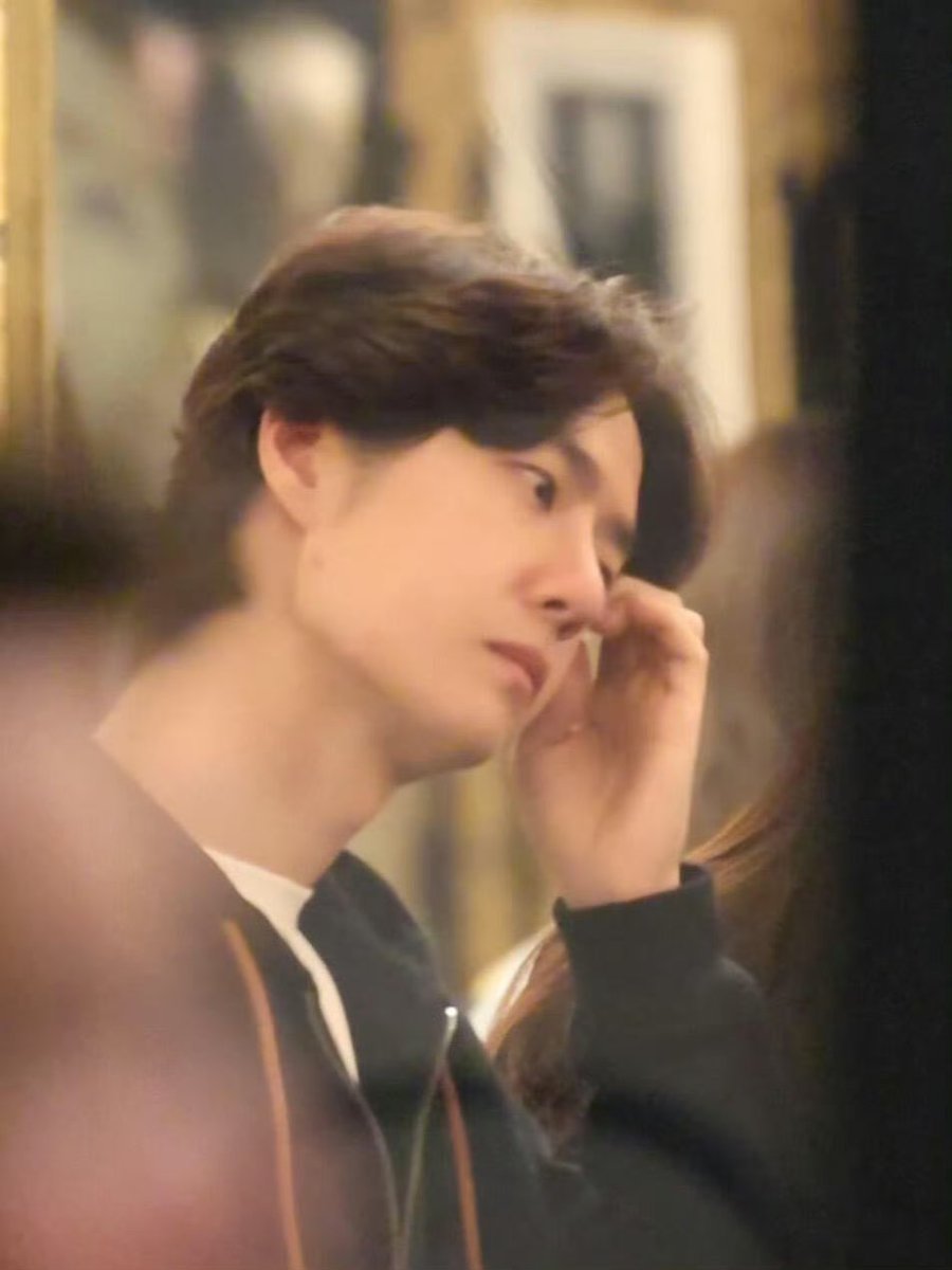 envyofyibo's tweet photo. Global Brand Ambassador's Wang Yibo spotted attended LOEWE dinner and after party with no make-up 😆

WANG YIBO LOEWE PFW SS27
#WangYiboxLoeweSS27 #LOEWESS27 #LOEWE #WangYibo https://t.co/W7b7CFpfbu