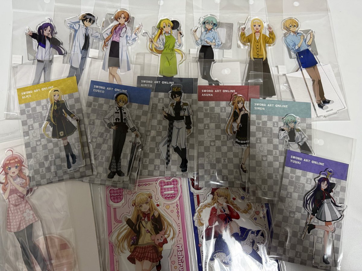 5940kuroneko's tweet photo. 仕事帰りの発散でアクリル買いまくる。
徹夜勤務のテンションだから何も考えずに箱で買っていくスタイル。
最近SAOの着せ替えみたいなアクスタ増えたな。立ち絵も良いが戦闘スタイルの方が欲しいんだよなぁ。 https://t.co/eE6Rm76VmO
