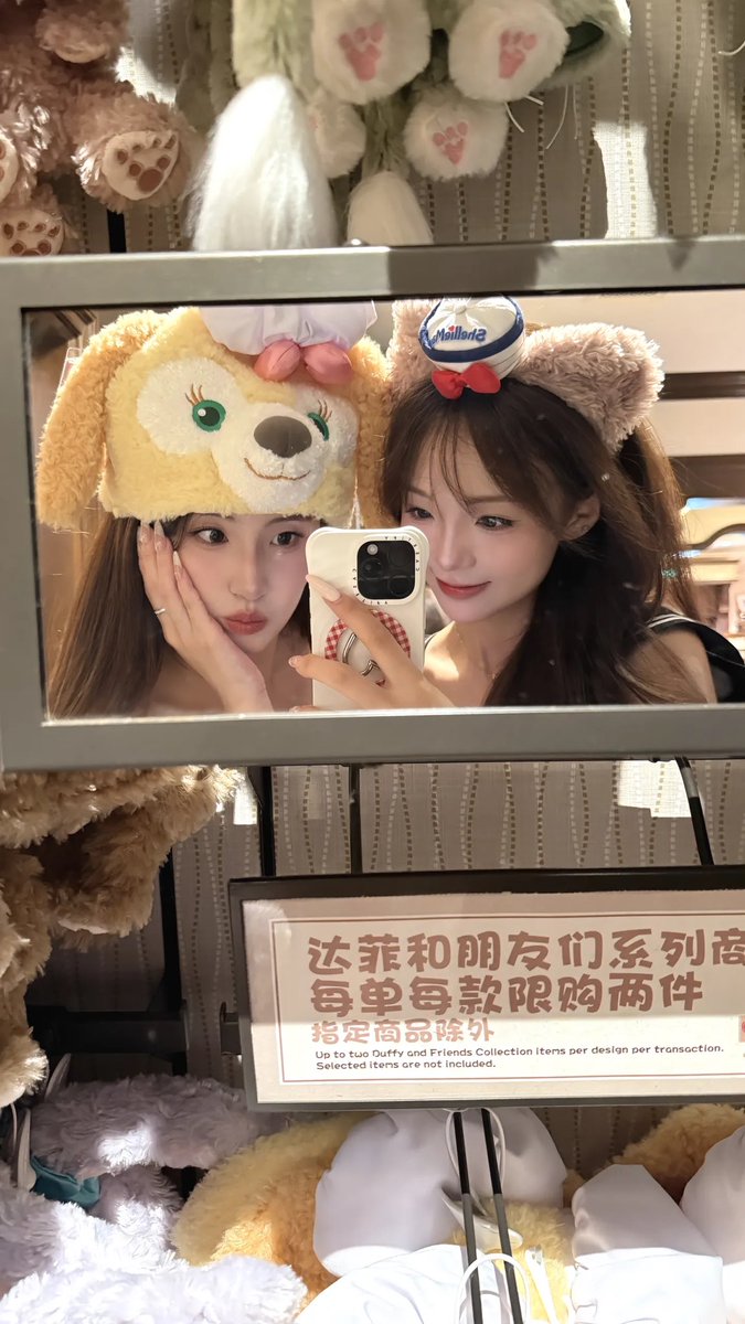 kim31fm3's tweet photo. 中午12.45！！！新拍的照片

有人想锐评一下我跟闺蜜的福嘛 🥹       

真心给福（人机不要来）   

真没有🚪  流言 1 我真的给呀 https://t.co/oGC99I7Fl1