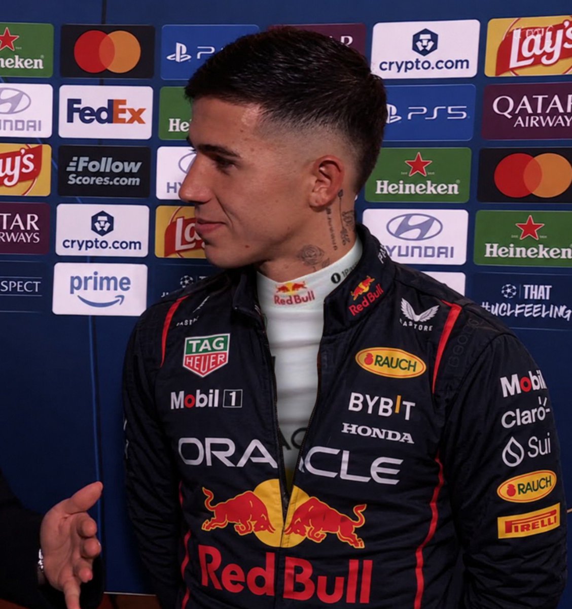milu_islulu's tweet photo. ᝰ Between Races 🏁 | #Julienzo AU! | 

Enemies to lovers 𖹭.ᐟ 
﹌﹌﹌﹌﹌﹌﹌﹌

Donde Julián es un periodista automovilístico que entrevista a varios pilotos para ESPN

O

Donde Enzo la gran promesa de Red Bull entre tantos medios le contesta de mala manera al cordobés https://t.co/9tvDfXzWcq