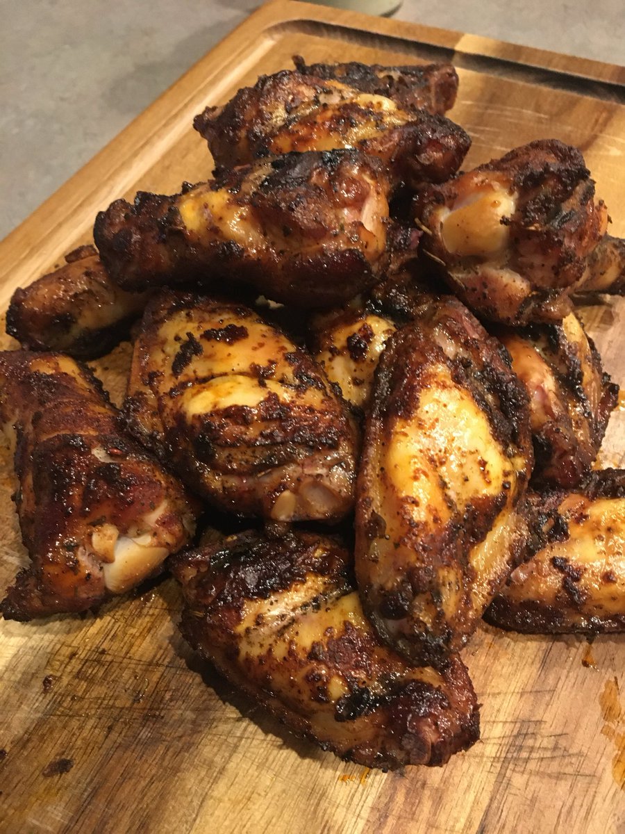zedsdead45's tweet photo. @foodietechlab Smoked chicken wings for one! https://t.co/PPSxpbbs2G