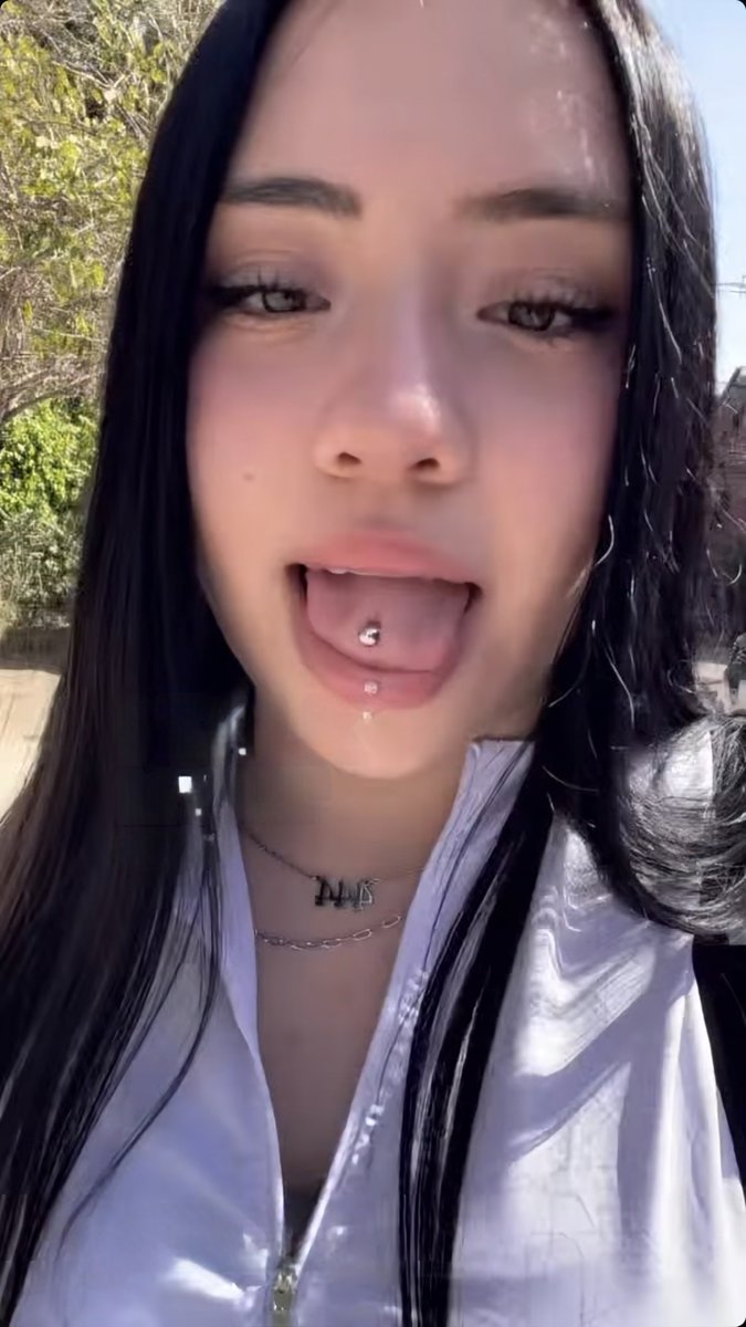 CumSlutMarin's tweet photo. Holis bbys ahora me eh vuelto muy caliente y eh sabroseado a mis amigas miren, me caliente mucho ella es Katrina 
#Sex #Teen #Chileputa #puta #zorra #slut #dark #asian #bitch #tits #ass #butty #hardsex #BBC #slutty https://t.co/YDn8YLpma5