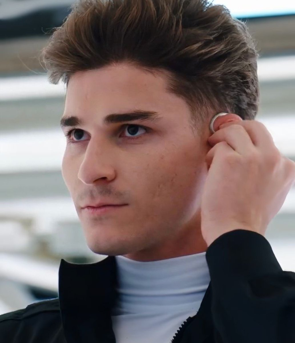 milu_islulu's tweet photo. ᝰ Between Races 🏁 | #Julienzo AU! | 

Enemies to lovers 𖹭.ᐟ 
﹌﹌﹌﹌﹌﹌﹌﹌

Donde Julián es un periodista automovilístico que entrevista a varios pilotos para ESPN

O

Donde Enzo la gran promesa de Red Bull entre tantos medios le contesta de mala manera al cordobés https://t.co/9tvDfXzWcq