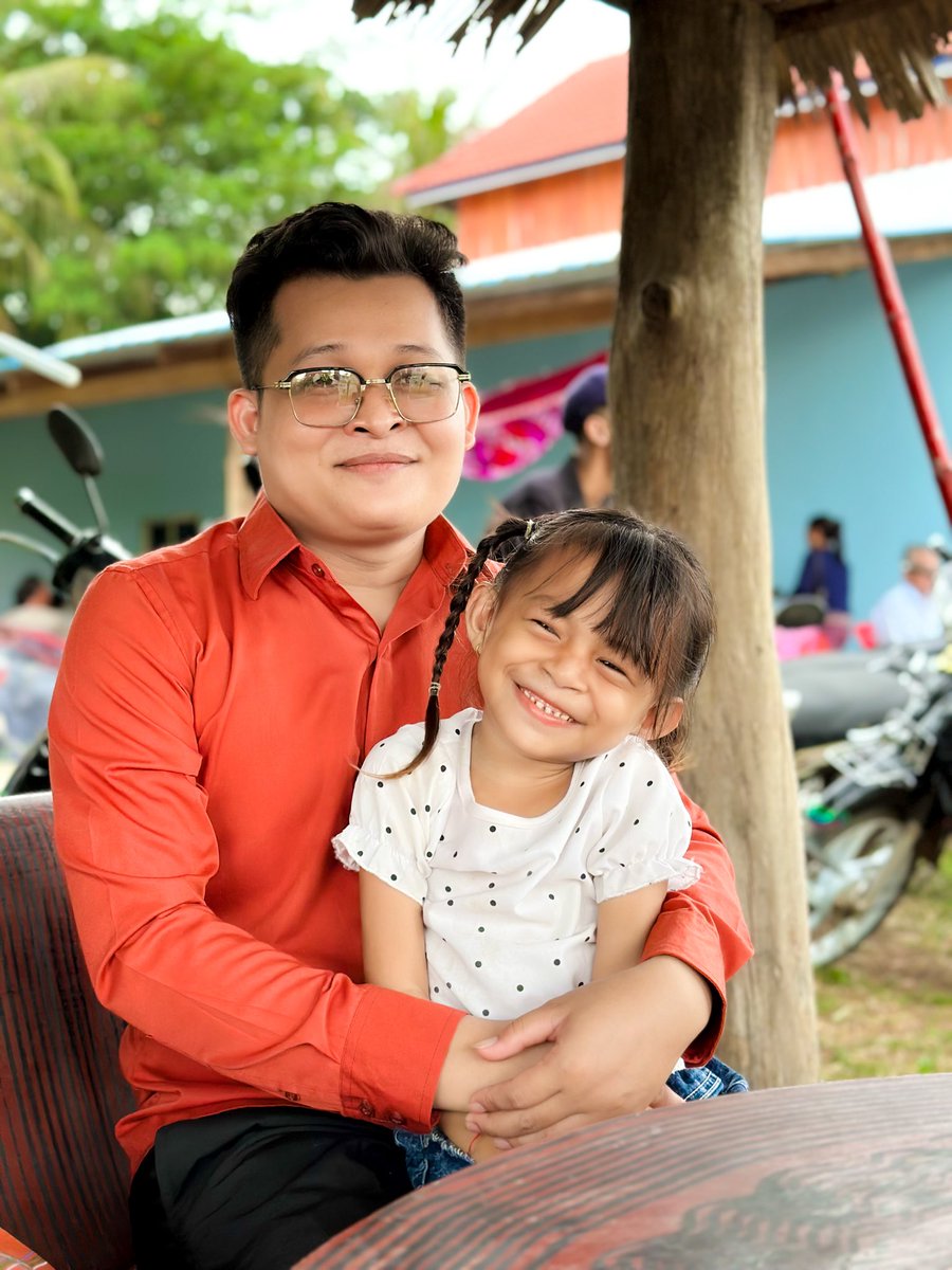 KienVirak's tweet photo. ដល់វ័យចុះឈ្មោះចូលរៀនហើយ កូនស្រី 💚

#post 
#baby
#viral
#X https://t.co/hdfk42dxix