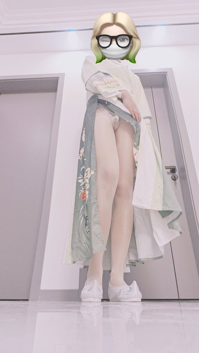 aifutazi's tweet photo. 尽情展示汉服裙子下骚浪肉丝大腿的母狗丫鬟～老爷会选择射在哪里呢… #男娘 #伪娘 #御姐 #femboy #jk #丝袜 #肉丝 #黑丝 #丝袜jj #小皮鞋 #汉服 #汉服鞋 #白丝 #女装 #JK #男の娘 #伪娘露出 #伪街 https://t.co/0u3ZVKBqTu