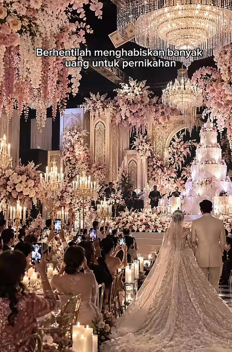 Mr_MountBlanc's tweet photo. Gimana menurut kalian? Masih Worthly gak sih ini this economy buat acara pernikahan yg mevvah? https://t.co/bwyaMxOjYK