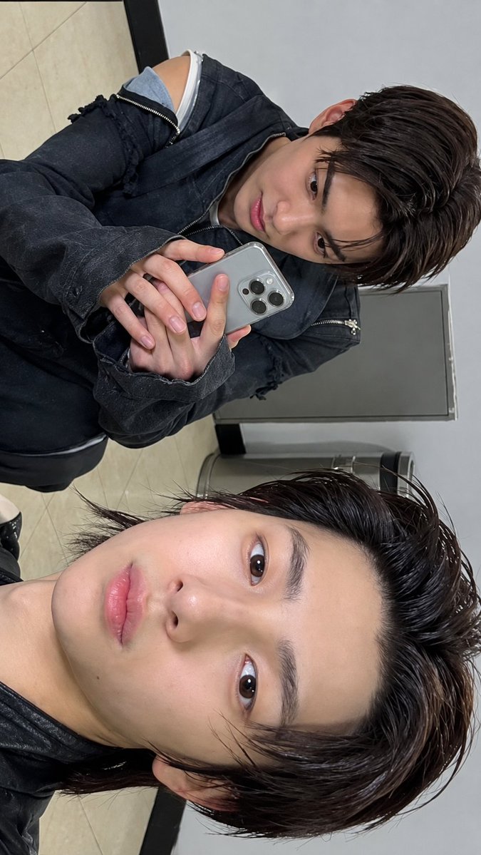 cae_lilii's tweet photo. #keonhoon dd tau fungsi kamera belakangnya lucuk🤏🏻 https://t.co/Stwoz9Nwy2