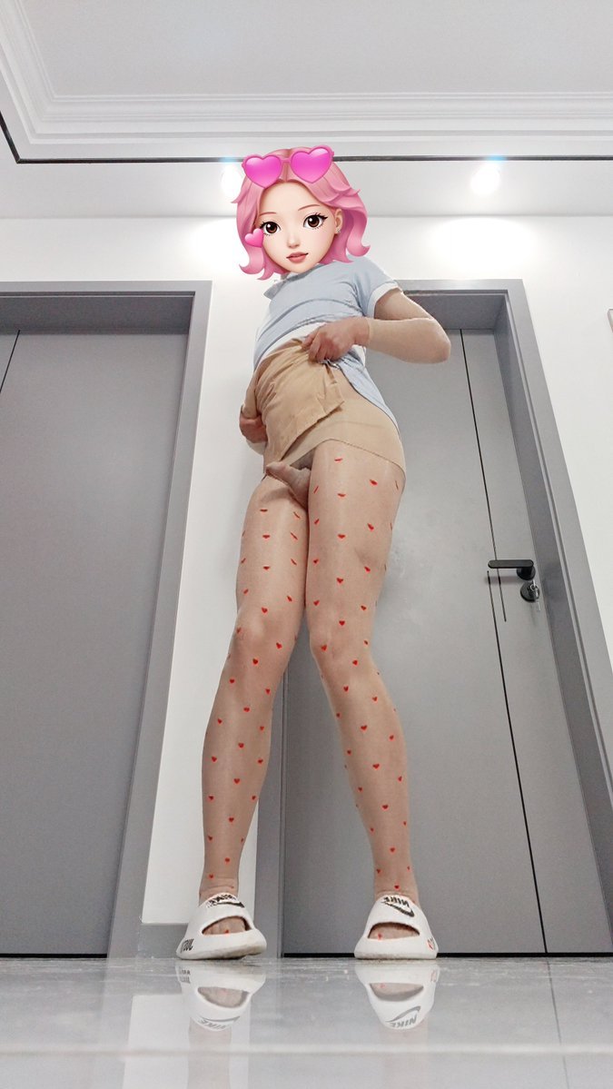 aifutazi's tweet photo. 好利来蛋糕都吃过吧，但是穿好利来制服的爱心丝袜牛牛你们都见过吗 (爱心丝袜❤️一) #男娘 #伪娘 #御姐 #femboy #jk #丝袜 #肉丝 #黑丝 #丝袜jj #小皮鞋 #汉服 #汉服鞋 #白丝 #女装 #JK #男の娘 #伪娘露出 #伪街 #好利来 https://t.co/Dab41fQEUS