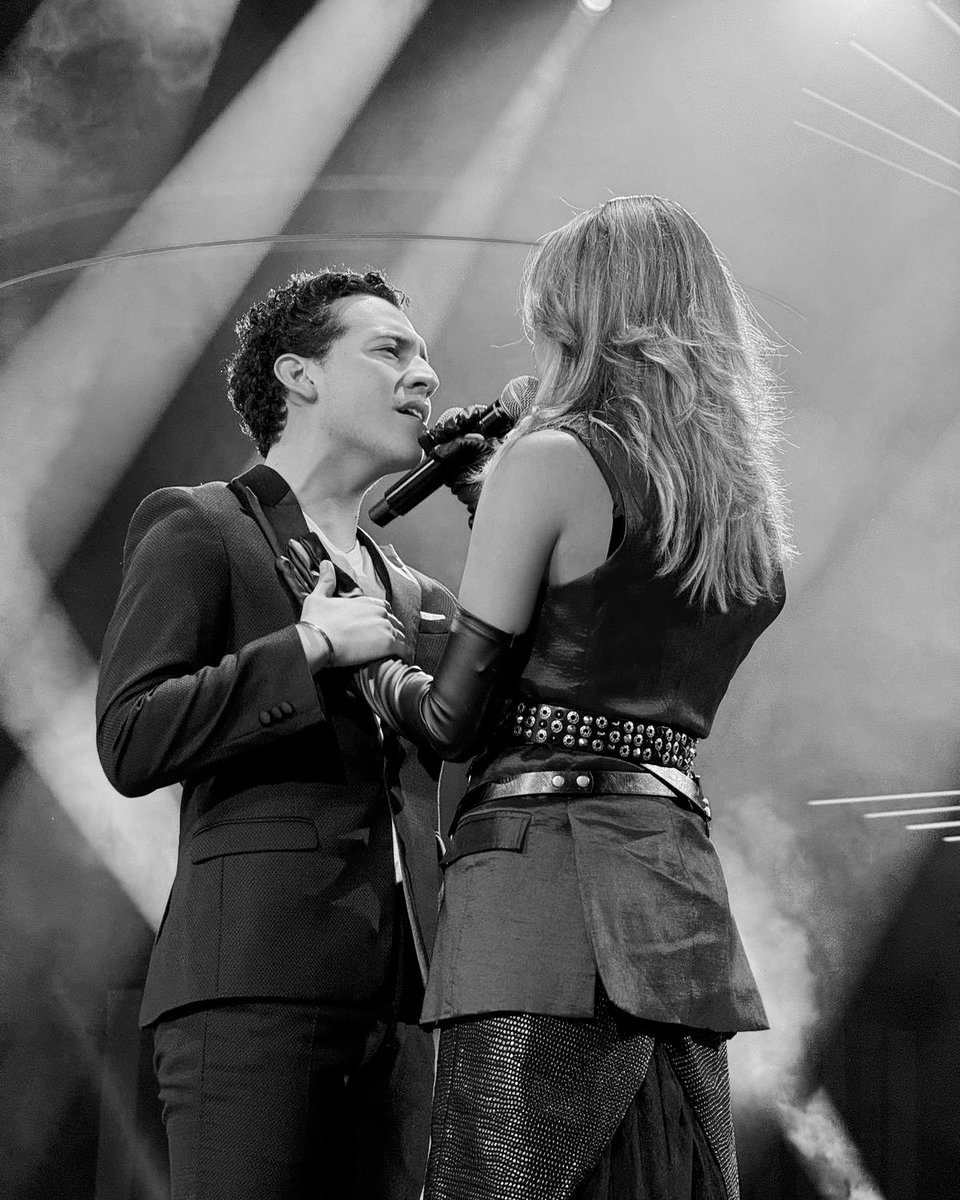 LuMarqueen's tweet photo. ¿No les da nostalgia pensar que ya pasaron 2 años desde que conocimos a las personas por las que hoy todos formamos parte de este fandom? 🥹 Y que, gracias a ellos, terminamos conociéndonos unos a otros y seguimos aquí, compartiendo todo este tiempo juntos.

2 AÑOS???❤️‍🩹 https://t.co/HuKjeG1xE5