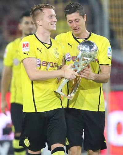 1370fics's tweet photo. happy boyfriends day to them #leweus https://t.co/A4FunhcC8U