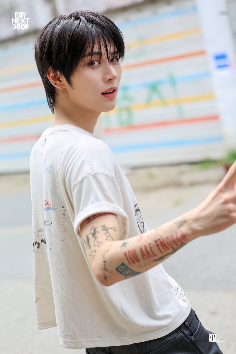 BOYNEXTDOOR_KOZ's tweet photo. BOYNEXTDOOR 1st Studio Album Repackage 'ANIMAL' MV Behind Sketch

🔗 https://t.co/STp5yhqUaI

#BOYNEXTDOOR #보이넥스트도어 #BND
#HOME_DELUX #ANIMAL https://t.co/R7f1d8fMqB